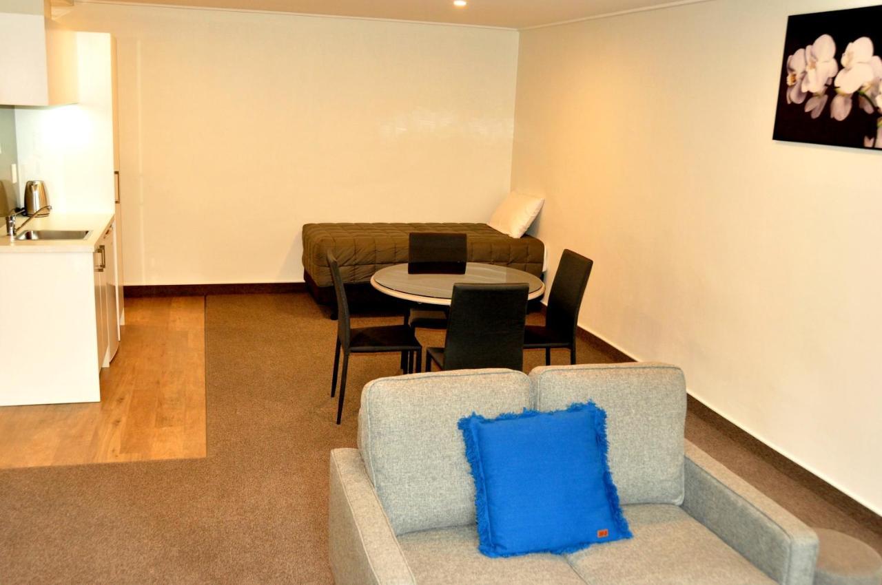 St James Apartments Queenstown Bagian luar foto