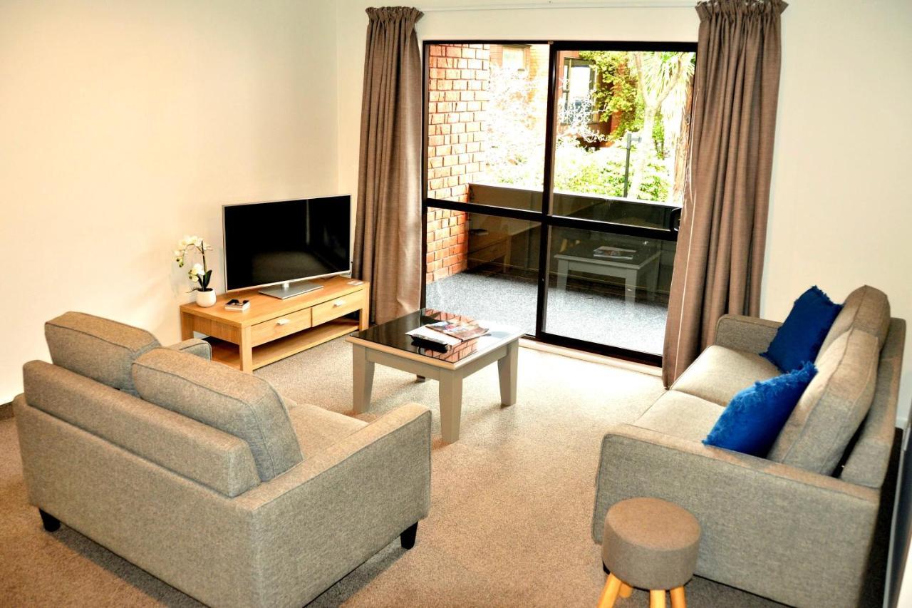 St James Apartments Queenstown Bagian luar foto