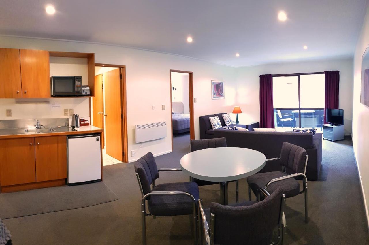 St James Apartments Queenstown Bagian luar foto