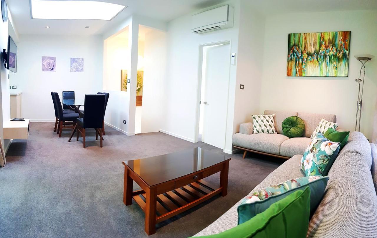 St James Apartments Queenstown Bagian luar foto