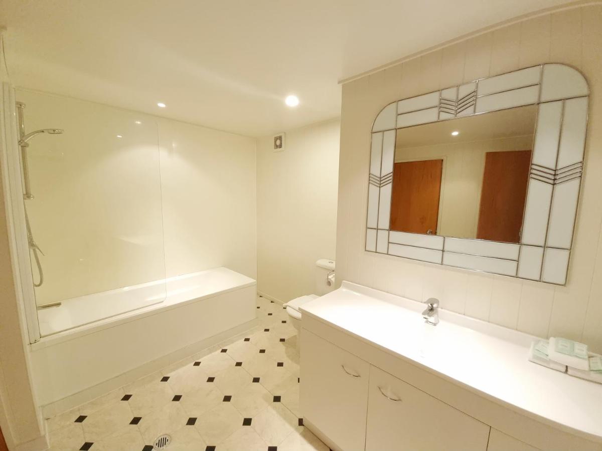 St James Apartments Queenstown Bagian luar foto