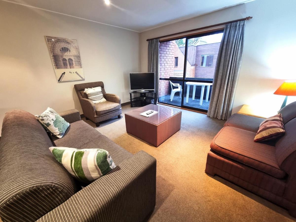 St James Apartments Queenstown Bagian luar foto