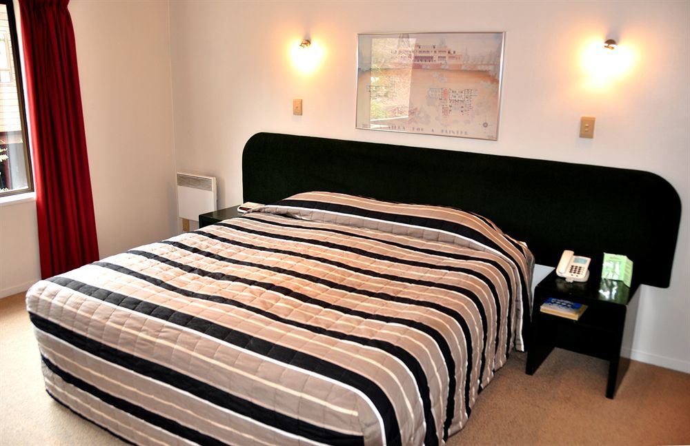 St James Apartments Queenstown Bagian luar foto