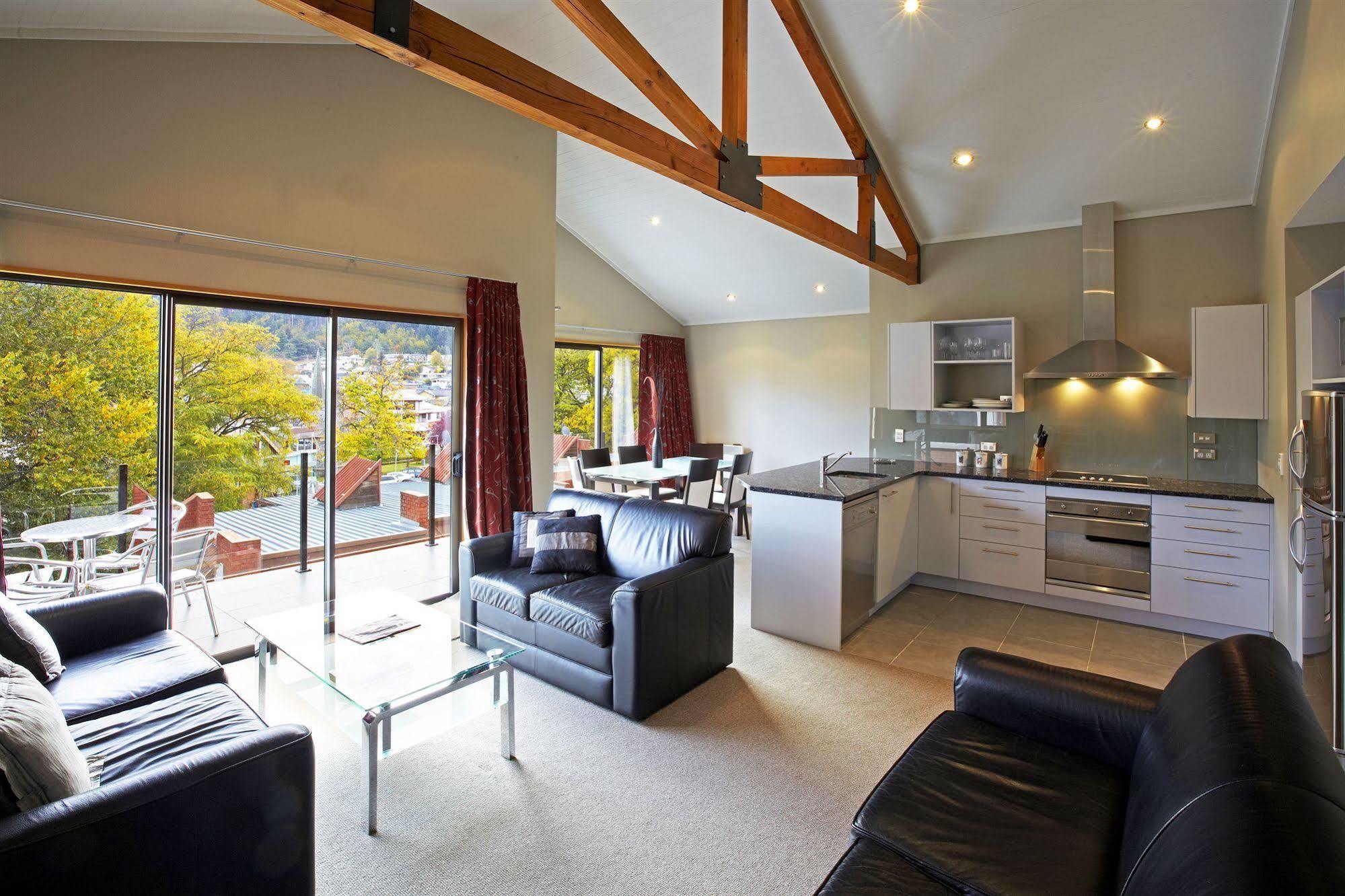 St James Apartments Queenstown Bagian luar foto